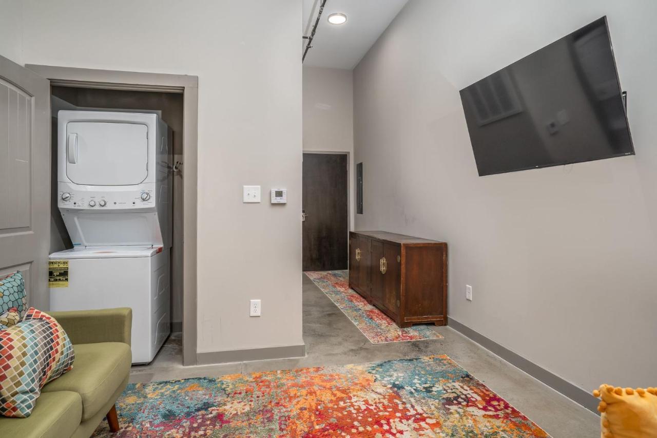 Апартаменты The Davis Lofts At Main Street - Unit 1E Роки-Маунт Экстерьер фото